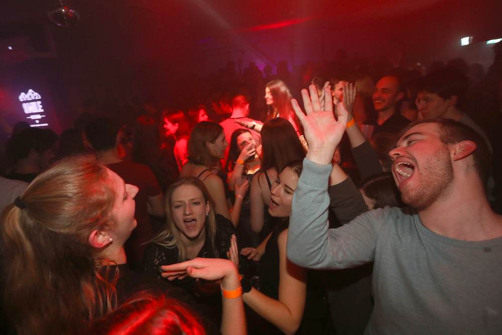 Im Club Aber Herzlich